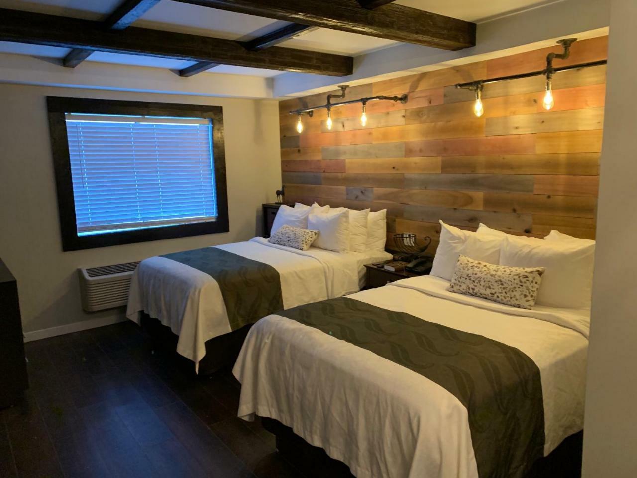 Cedar Stables Inn & Suites Sandusky Exterior photo